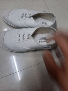 White Sports /p.t Shoes