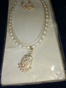 Chic Beautiful Pearl &amp; AD Necklace set Jewellery