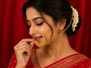 Elegant Gold Nath with Chain