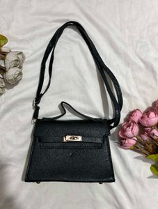 Savana Black Textured Handbag