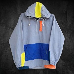 Check out this aesthetic color-block windbreaker.