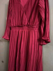 Elegant Pleated Red Midi Dress