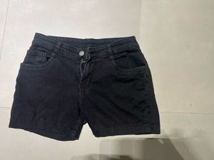 LOW WAISTED SHORTS