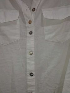 Chic White Collared Y2K Shirt✨️