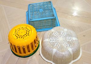 3 Mplastic dish drainer.