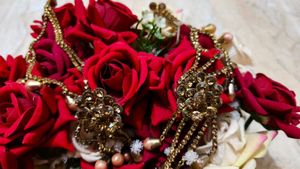 Stunning earrings with sahara and beautiful stones