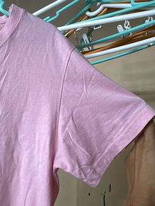 pink tshirt