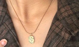 Elegant Gold Flower Pendant Necklace