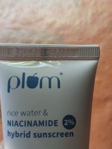 Plum Rice Water &amp; Niacinamide Hybrid Sunscreen SPF