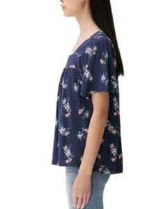 BLUE FLORAL SQUARE NECK FLUTTER SLEEVE TOP