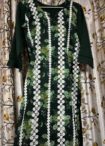 Elegant Floral Print Kurta with Lace Detail