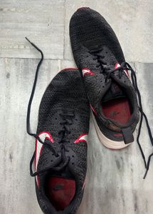 Nike Air Max Motion LW LE Running Shoes