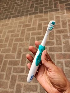 Oral B Cross Action Battery Powered Electric