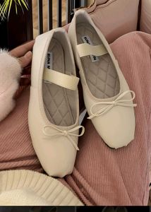 Luna Martin Elegent Ballet Flats with Bow Detail