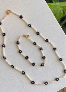 Daisy Beaded Necklace❤️