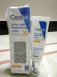 Ultra-Light Moisturizing Lotion With Sunscreen