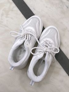 Stylish White Mesh Sneakers – Comfortable &amp; Trendy