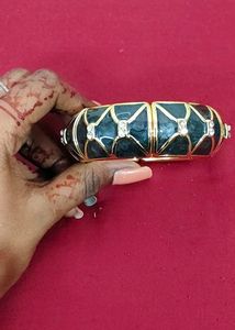 Chic Black &amp; Gold Bangle Bracelet