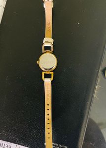 BRANDED WHITE LEATHER WATCH LADIES Ggea To
