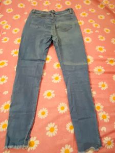 Light Wash Frayed Hem Jeans
