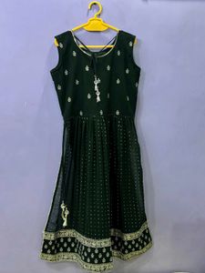 Elegant Green Kurta Set with Gold Embellishments