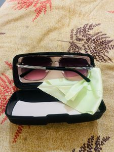 Stylish Aviator Sunglasses with Gradient Lenses