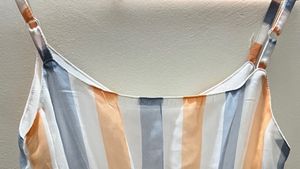 Pastel striped summer top 💙🍑
