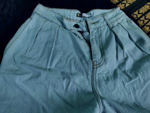 snatched Distressed Light Wash Jeans