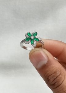 Beautiful Green☘️ Diamond Ring 925 Silver (wt:3.57