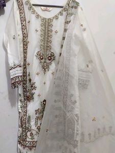 Elegant White kurta set (3 piece)