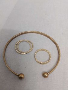 A Set Of Jwellery(1 Bracelet 2 Rings)