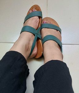 Green Flats & Sandals in good condition 👍