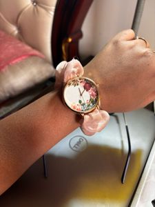 ZUDIO Floral Wristwatch with Scrunchie Band