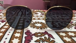 Stylish Round Sunglasses with Gold Frame