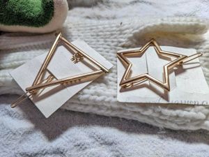 2 Set Of Geometric Hair Clips