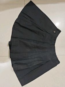 Black Pleated Wide-Leg Pants