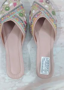 New Embroidered Flat Sandals