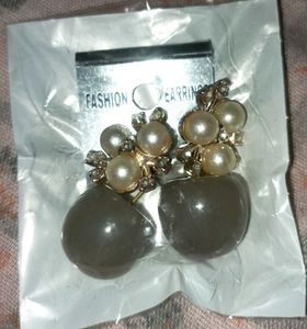 Chic Black Petal Earrings