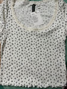 h&amp;m Cute Floral Print Crop Top