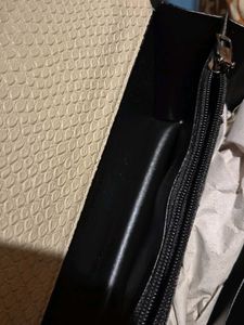 Stylish White Shoulder Bag with Chain