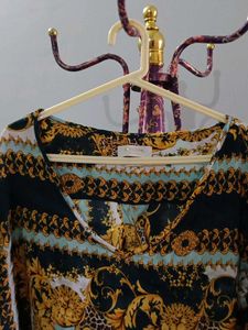 V-Neck Print Long Sleeve Tunic Top