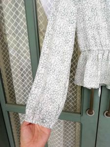 Chic Printed Peplum Blouse with Tie Neck