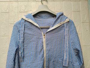 New with tag Chic Striped Zip-Up Hoodie Shirt