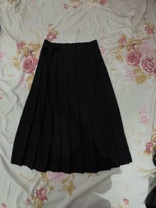 Black Pleated Skirt with Japanese Text /streetstyl