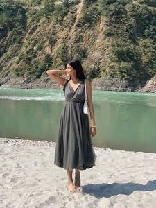 Elegant Grey Tulle Midi Dress