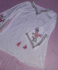Atha Fashion White Embroidered Kurta Top