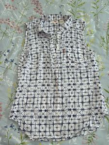 Levi's White &amp; Blue Print shirt