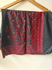Black and red stole