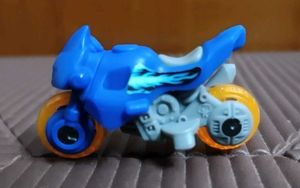 5 kinder Joy bike toys