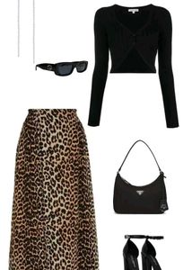 Y2K Chic leopard print skirt